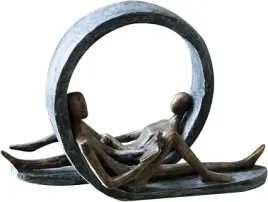 rzezba-dekoracyjna-przerwa-figurka-z-zywicy-brazowa-szara-wysokosc-22-cm