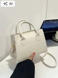 shein-bialy-kuferek-ze-sztywnymi-uchwytami-i-paskiem-1la