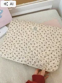 shein-kwiatowe-etui-na-laptop-z-pikowaniem-i-zamkiem-255x35cm-1la