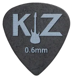 kostka-do-gitary-piorko-kz-jm-06-mm-z-tediorexu-27x25-cm