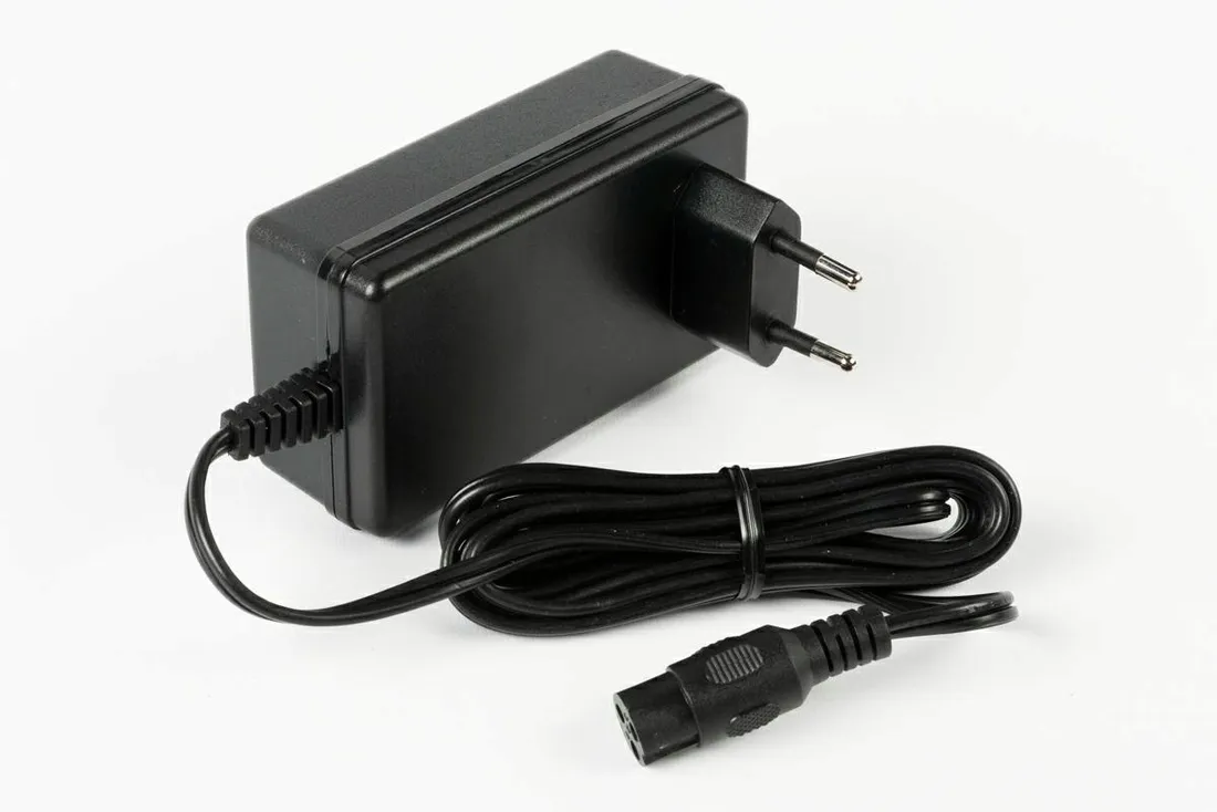 ladowarka-do-pojazdu-razor-e300-e300s