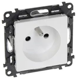 gniazdo-pojedyncze-le-753180-valena-life-230-v-16-a-legrand