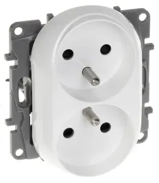 gniazdo-podwojne-le-764542-niloe-230-v-16-a-legrand