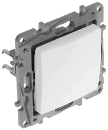 lacznik-jednobiegunowy-le-764500-niloe-10-a-legrand