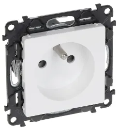 gniazdo-pojedyncze-le-753181-valena-life-230-v-16-a-legrand