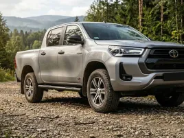progi-orurowanie-boczne-czarne-70mm-toyota-hilux-2021