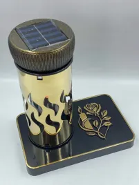 znicz-solarny-z-roza-zloty-znicz-nagrobny-led-na-podstawce