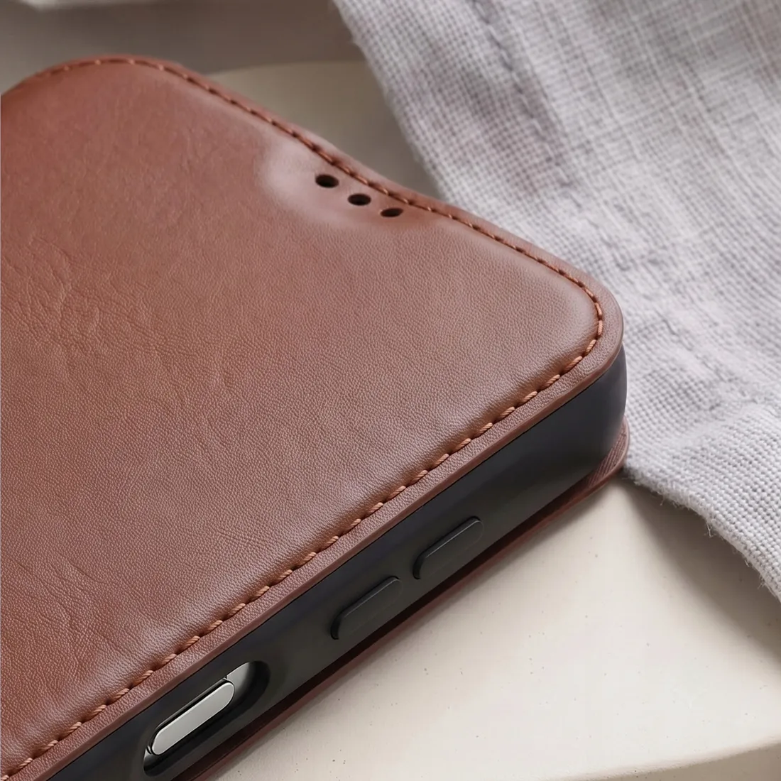 etui-smart-touch-do-iphone-17-63-brazowe