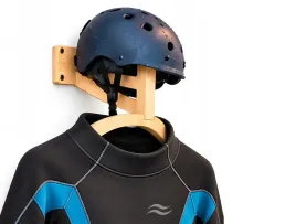 drewniany-wieszak-suszarka-na-pianke-kask-sporty-wodne-neopren-john-paddle