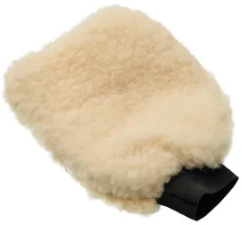 miekka-rekawica-do-mycia-samochodu-z-runa-owczego-profesjonalna-nie-rysuje