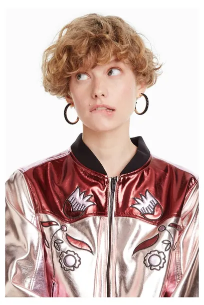 desigual-kurtka-pumber-wzor-dominujacy-napisy