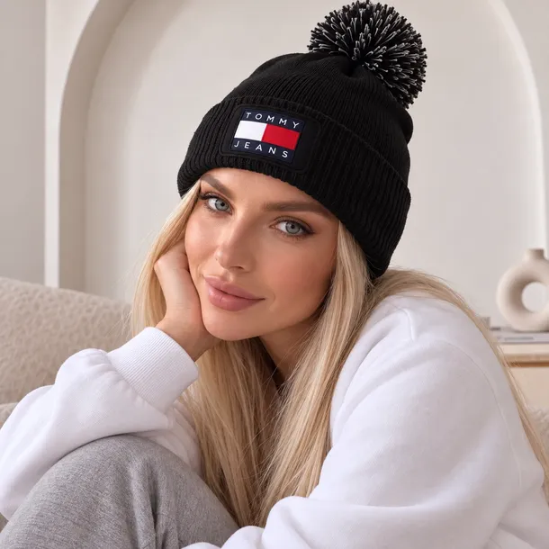 Czapka Damska Tommy Hilfiger Czarna z Pomponem Na Zimę Uniwersalny