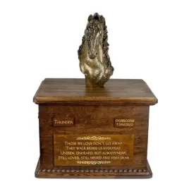 kon-fryzyjski-urna-duza-z-statuetka-z-brazu-art-dog