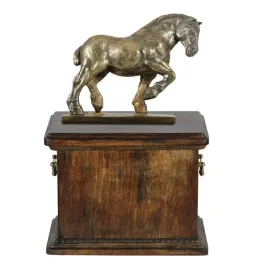 kon-belgijski-urna-na-drewnie-z-statuetka-konia-art-dog