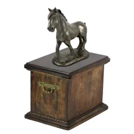 hrabstwo-urna-na-drewnie-z-statuetka-konia-art-dog