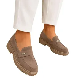brazowe-zamszowe-mokasyny-damskie-z-logowaniem-chocolate-miu-rozmiar-39-wsuwane-polbuty-loafersy-skora-ekologiczna-wkladka-25-cm
