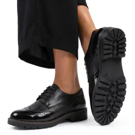 polbuty-oxfordy-zgrabne-wygodne-lakierowane-casual-czarne-wojtylko-36-damskie-ze-skory-ekologicznej-sznurowane-niski-obcas-25-cm