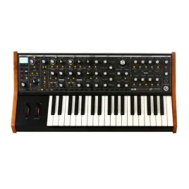moog-subsequent-37-syntezator-analogowy