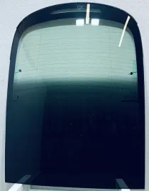 szyba-tylna-w-klape-tesla-3-2017-oryginal