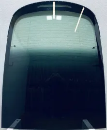 szyba-tylna-w-klape-tesla-3-2017-oryginal