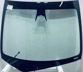 szyba-czolowa-tesla-y-2021-akustyka-kamera-sensor-grzanie