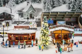 faller-151647-christmas-market-visitor-multiple