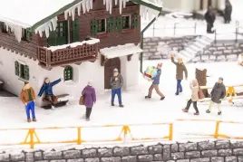 faller-151711-passers-by-in-winter-track-gauge-h0-multicoloured