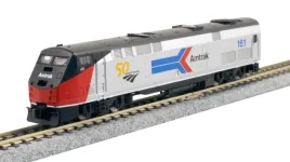 kato-176-6036-p42-loco-amtrak-phi-161-w-50th-platinum-mist-rot-schwarz