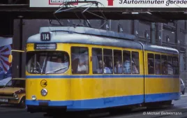 arnold-hn2603d-tram-duewag-gt6-one-front-light-yellow-blue-yellow-blue