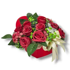flowerbox-czerwone-roze-w-pudelku-serce-na-dzien-matki-urodziny-imieniny