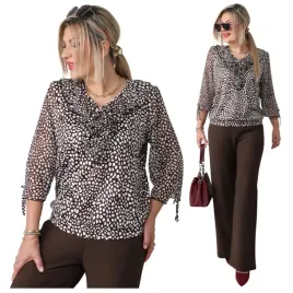 elegancka-bluzka-z-zabotem-duze-rozmiary-polski-producent-wizytowa-oversize-damska-dekolt-v-rekaw-3-4-brazowa-wzor-zwierzecy-poliester
