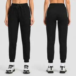 spodnie-dresowe-damskie-czarne-4f-dresy-xs-aw26-odziez-sportowa-casualowa-bez-wzoru-na-co-dzien
