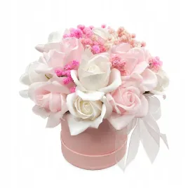 flowerbox-18-roz-mydlanych-mix-prezent-upominek-dla-kobiety-urodziny-kompozycja-kwiatowa-dekoracja-na-dzien-matki-wysokosc-22-cm