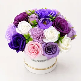 flower-box-z-kwiatami-mydlanymi-fioletowy-mix-idealny-prezent-upominek-bukiet-dekoracyjny-do-domu-kompozycja-ozdobna-20-cm