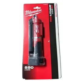 solidna-latarka-550lm-l4sl550-301-3w1-gniazdo-usb-milwaukee