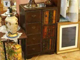 stylowa-komoda-kuchenna-salonowa-oklejana-skora-mebel-retro-szuflady
