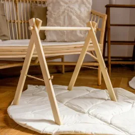 baby-gym-drewniany-stojak-edukacyjny-dla-niemowlat-montessori-niebieski-drewno-tkanina-wiek-0