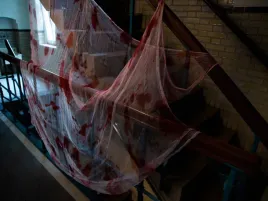 krwawa-zaslona-dekoracyjna-na-halloween-dekoracja-na-impreze-250x200-cm