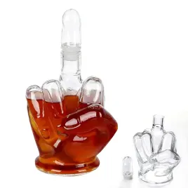 karafka-do-whisky-1000-ml-szklana-3d-srodkowy-palec-korek-prezent