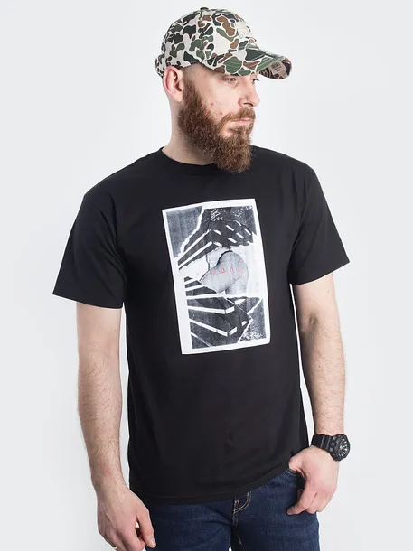 t-shirt-throne-black