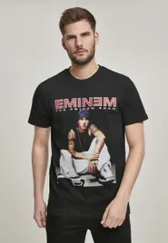 eminem-seated-show-black