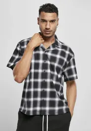 loose-checked-resort-black-white