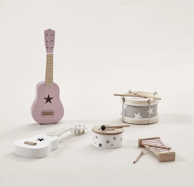 gitara-dziecieca-drewniana-plec-brak-informacji