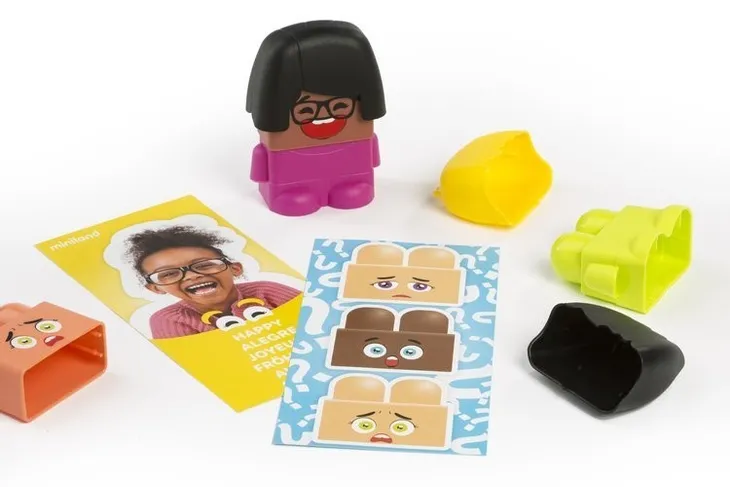 klocki-emotiblocks-miniland-marka-miniland-wiek-dziecka-2-lata