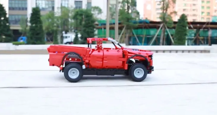 auto-czerwony-pickup-rc-detech-klocki-cada-wiek-dziecka-6-lat