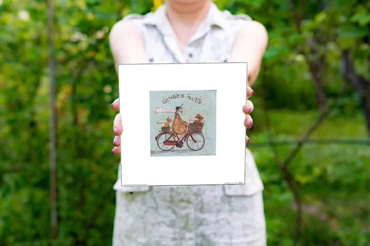 sam-toft-ginger-nuts-plakat-premium-30x30-cm-stan-nowy