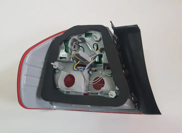 bmw-e90-e91-lampa-tylna-prawa-led-typ-samochodu-samochody-osobowe