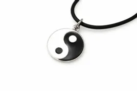 wisiorek-yin-yang-chinski-symbol-rownowagi