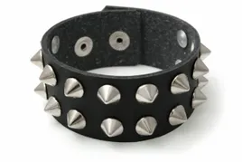 bransoletka-z-cwiekami-skorzana-punk-rock