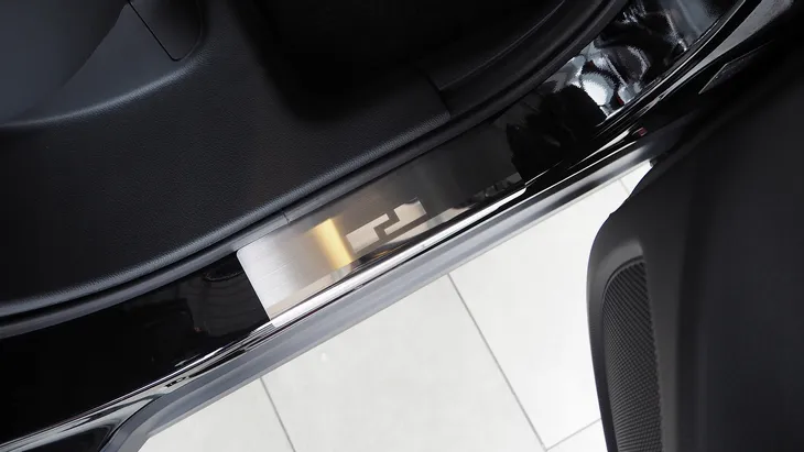 kia-ceed-ii-3d-2013-nakladki-progowe-progi-stan-nowy